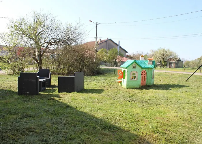 Familial Et Equipe A La Campagne Avec Terrasse, Pres De Pont-a-mousson Et De Nombreuses Activites - Fr-1-584-73 Lironville